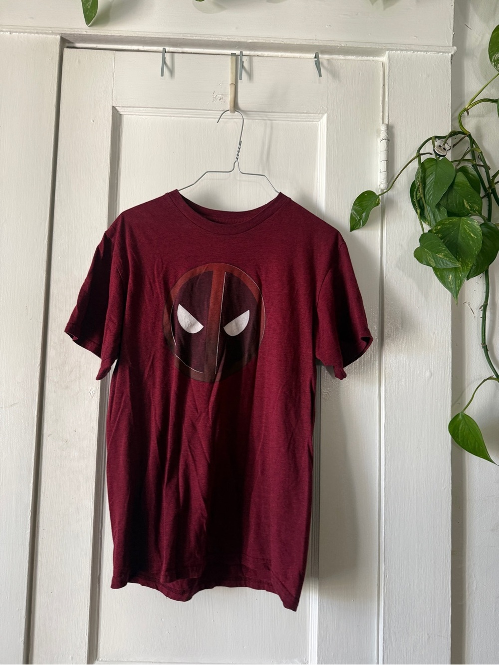 Marvel Men's Short Sleeve Tee Deadpool - Burgundy with Mask Graphic size M